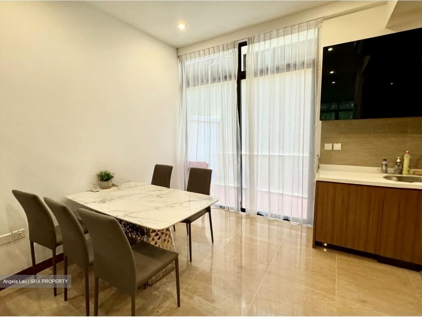 Holland Link (D10), Terrace #588726141